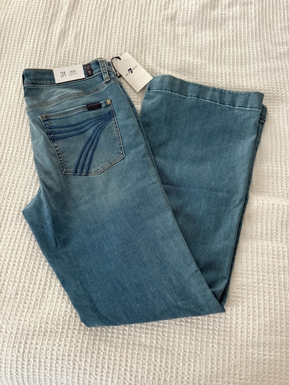 SOLD NWT 7 For All ManKind Dojo Jeans Medium Wash Size 31